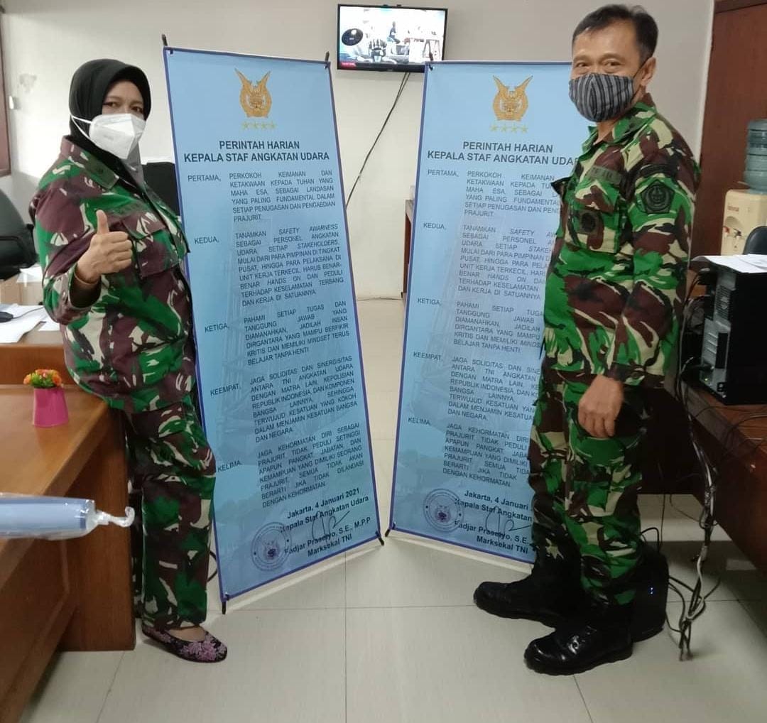 STANDING BANNER