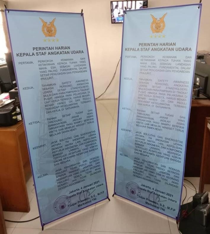 STANDING BANNER